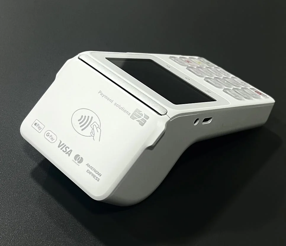 LC-D300 — 상단 비접촉 면. NFC 심볼과 애플페이·구글페이·VISA·아멕스 표기가 있습니다.